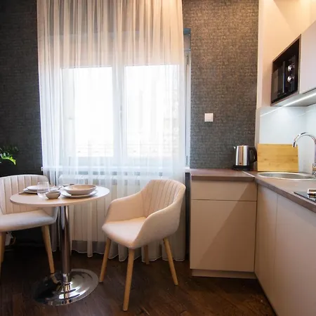 Square 6 Apartment
