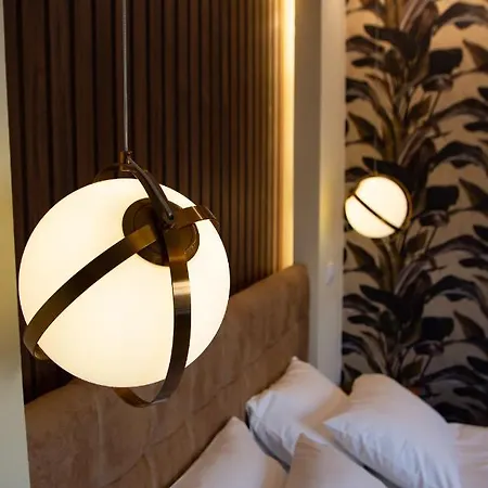 Apartment Square 6 *