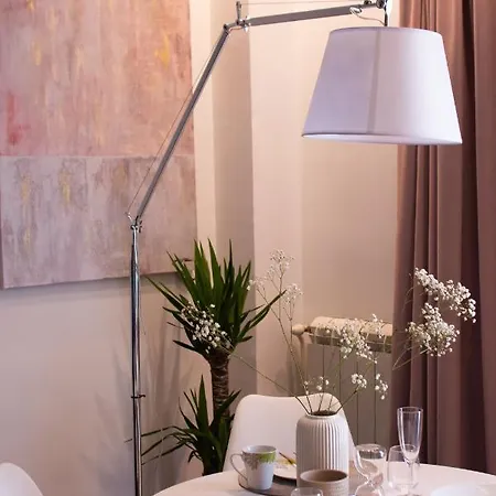 Square 6 Apartment