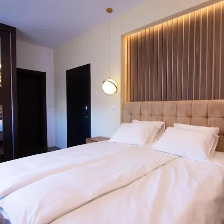 Square 6 Apartment