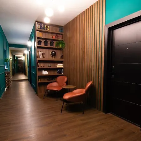 Apartment Square 6 *