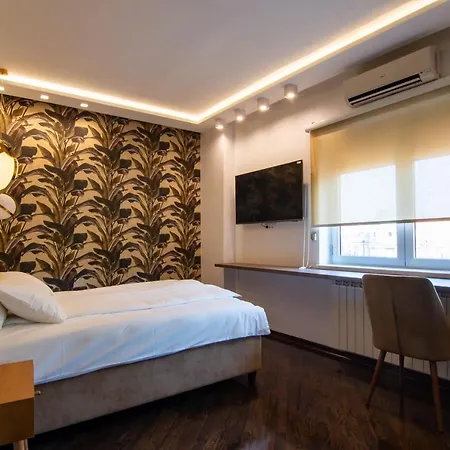 Apartment Square 6